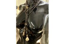 Collier & Parfum : Une rencontre singulière entre matière et transformation